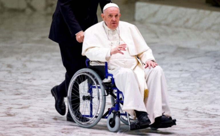 Ο Πάπας Φραγκίσκος διακομίστηκε στο νοσοκομείο Gemelli.