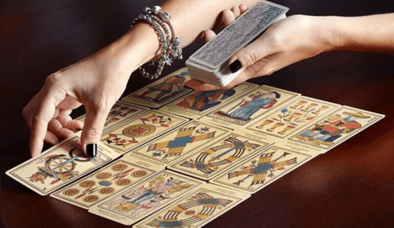 Τελικά,τα χαρτιά μπορούν να σου δείξουν το μέλλον;